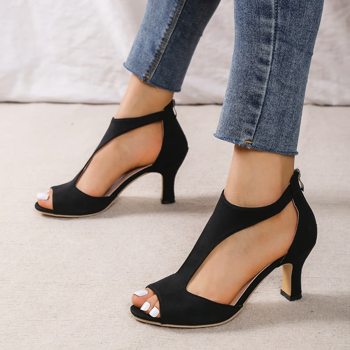 Orthopedic sandals with comfortable heels