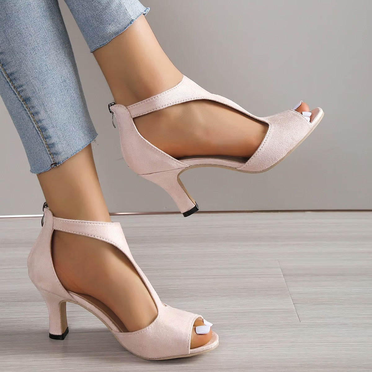 Orthopedic sandals with comfortable heels
